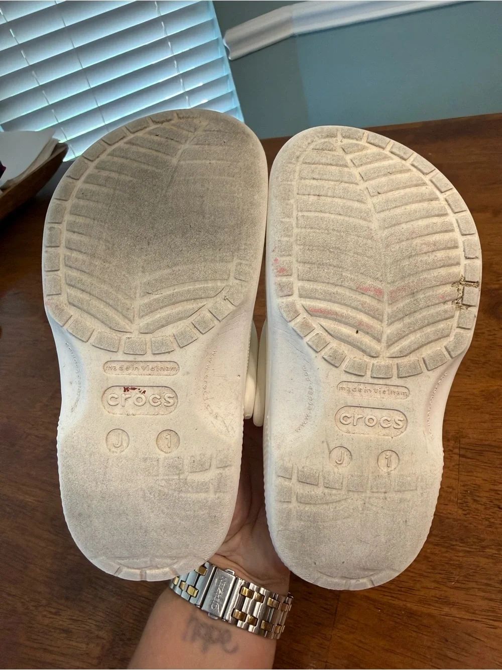 Crocs Classic Clog White Slip On Comfort Shoes size J1 kids size 1 unisex